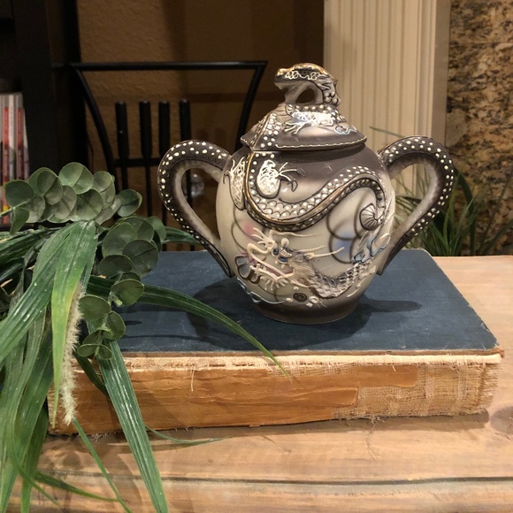 Vintage Nippon Dragonware Moriage Porcelain Teapot . 6 x 7 Inches - Picture 6 of 12
